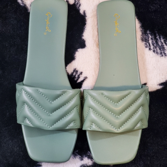 Wave Padded Flat Sandal - Picture 4 of 6